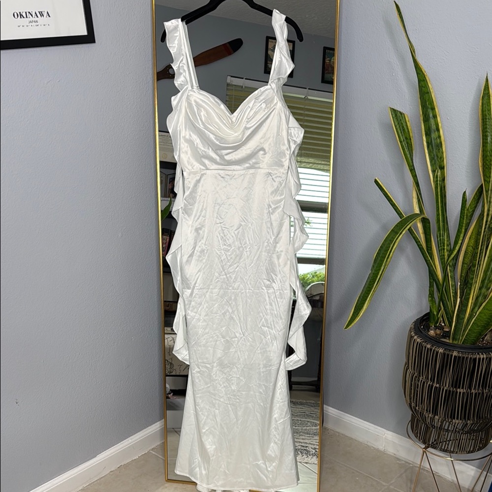 Selfie Leslie Here comes the sunIvory Maxi Dress NWT